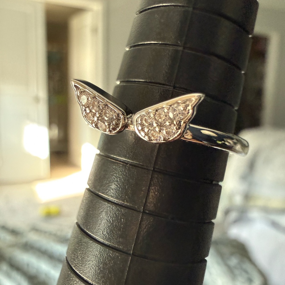 NEW! White Gold Plated Crystal Angel Wings Ring - Size 8 - Picture 11 of 12